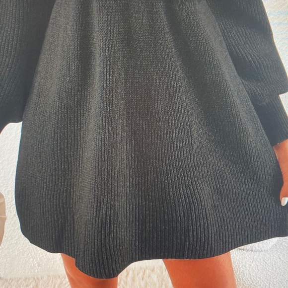 Elegant Black Long Sleeve Dress - Picture 3 of 4